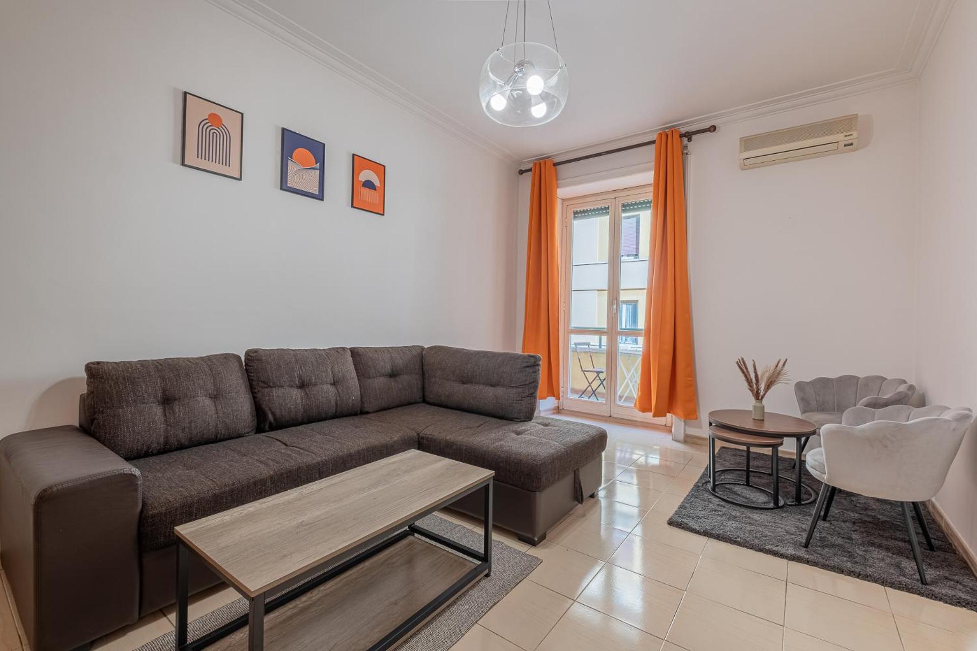 Orange Blue House 1bedr Metro Re Di Rom